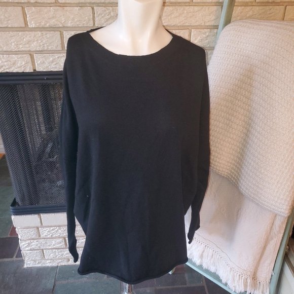 John + Jenn Soft Rolled Hem Cold-Shoulder Sweater M - Picture 3 of 8